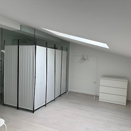 Black & White Apartments Rozna Dolina Любляна Екстериор снимка