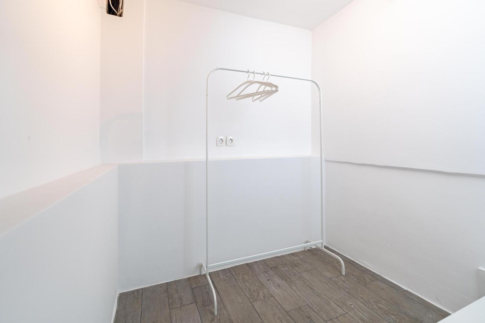 Black & White Apartments Rozna Dolina Любляна Екстериор снимка