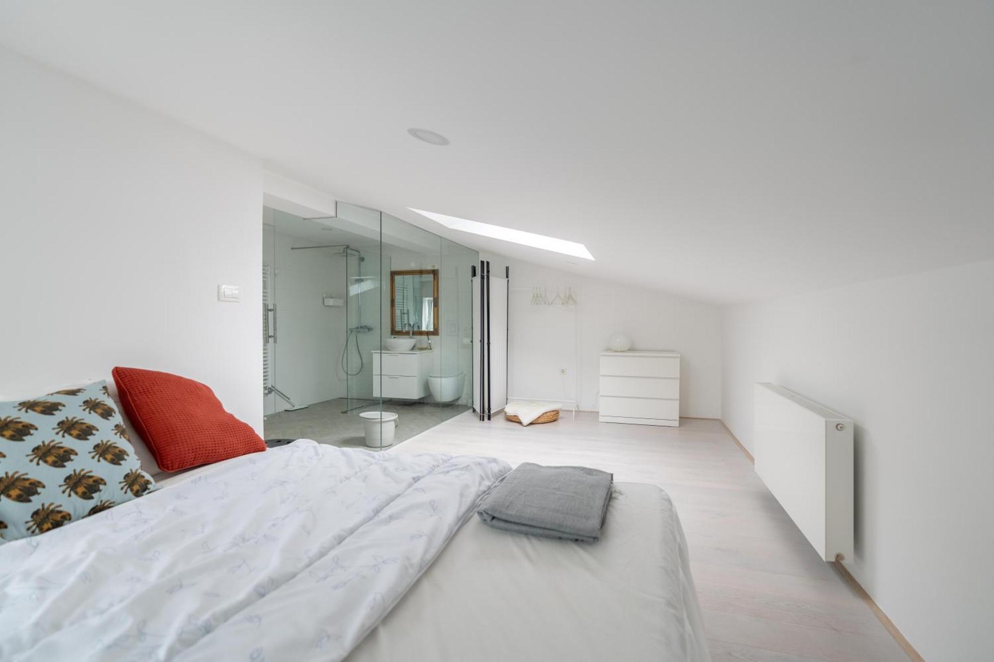 Black & White Apartments Rozna Dolina Любляна Екстериор снимка