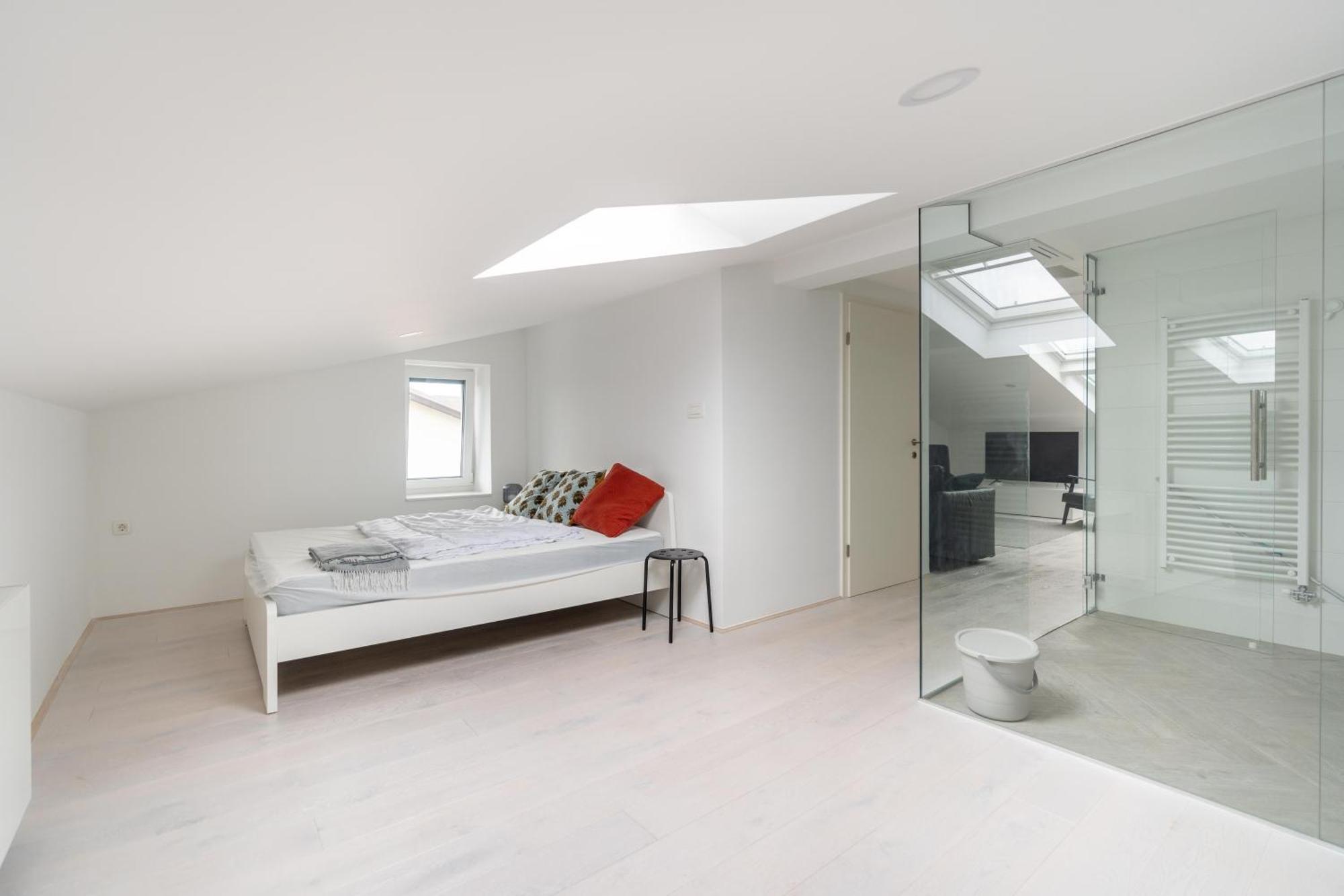 Black & White Apartments Rozna Dolina Любляна Екстериор снимка