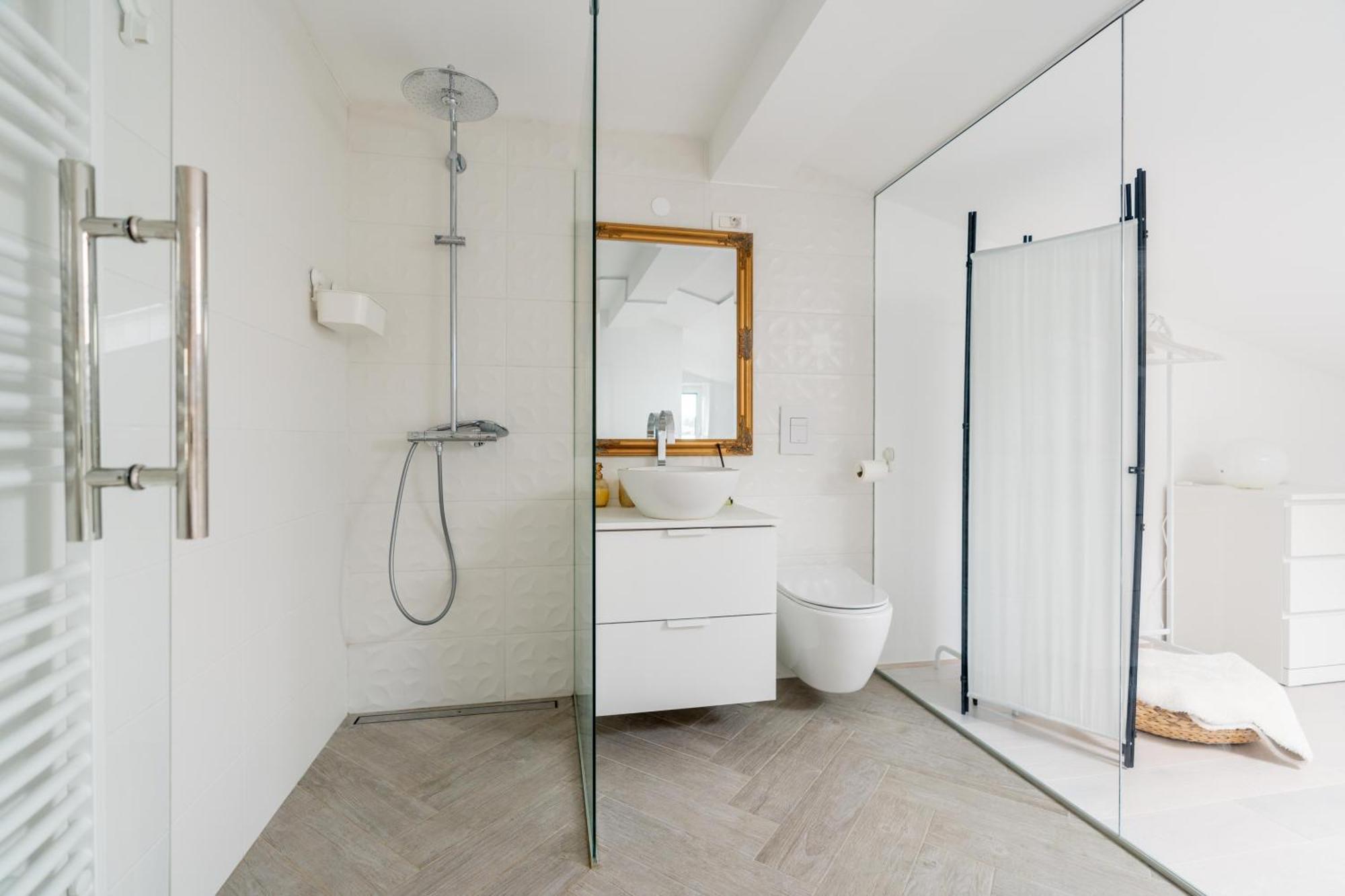 Black & White Apartments Rozna Dolina Любляна Екстериор снимка