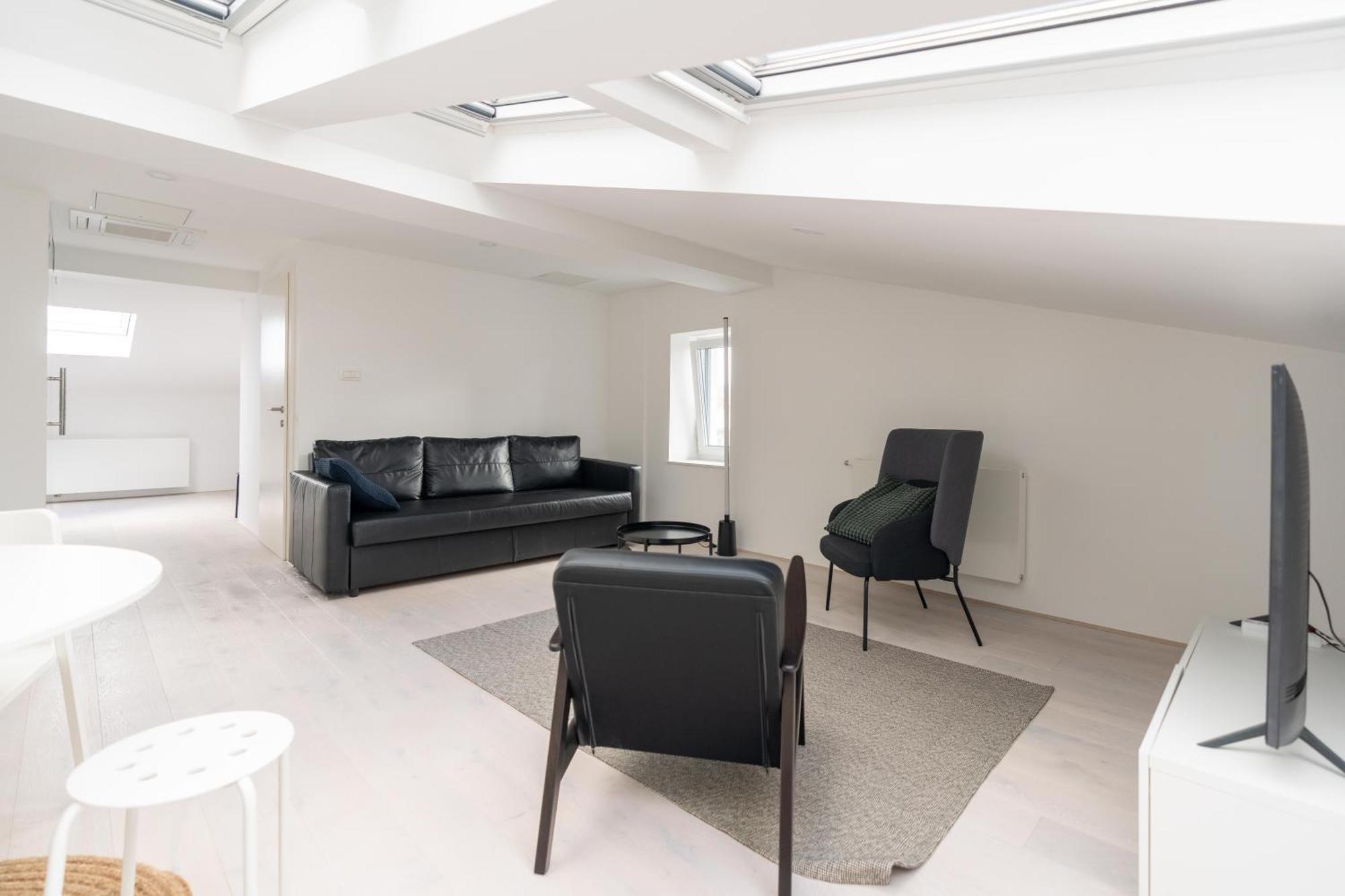 Black & White Apartments Rozna Dolina Любляна Екстериор снимка