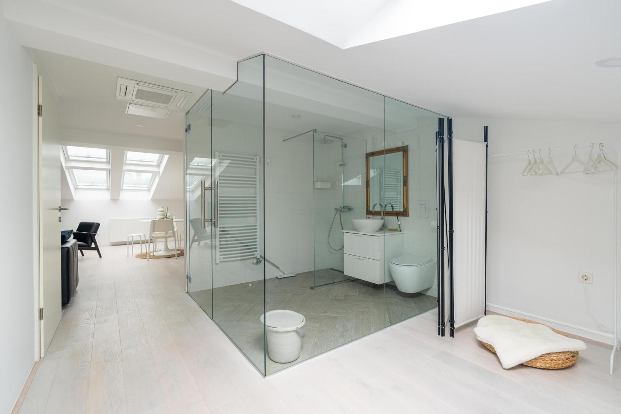 Black & White Apartments Rozna Dolina Любляна Екстериор снимка