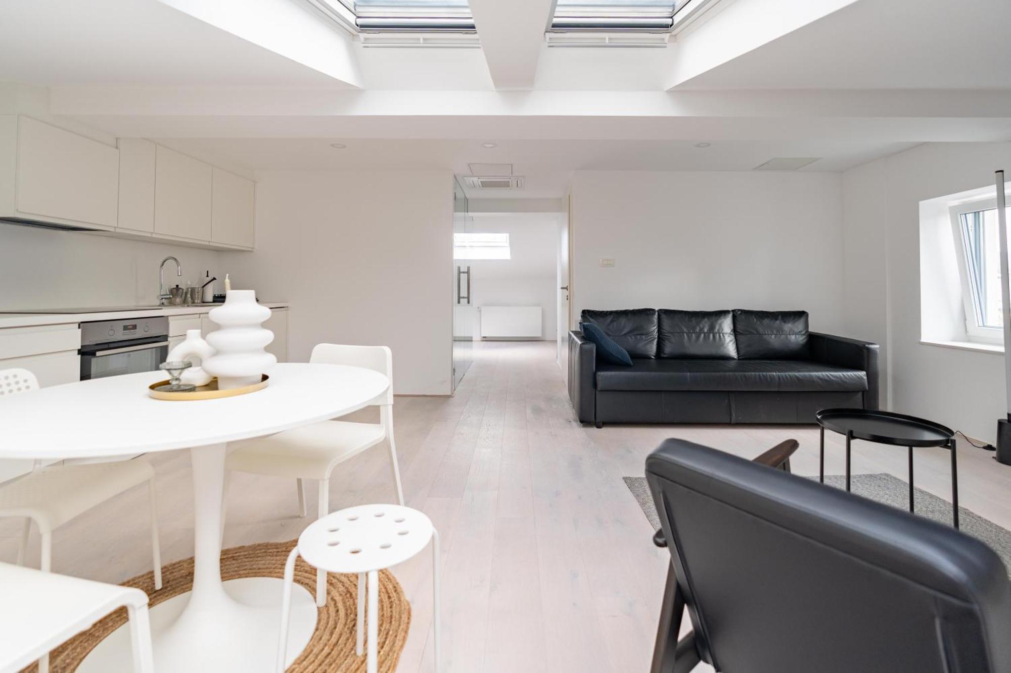 Black & White Apartments Rozna Dolina Любляна Екстериор снимка